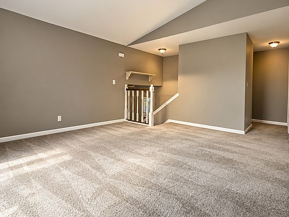 4th image of 326 Glenbrook Dr