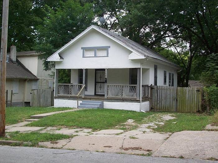 1st image of 3865 E 60th St