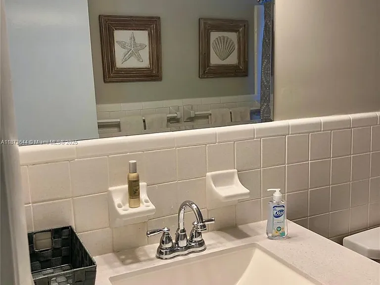 1241 Manor Dr — Photo 13