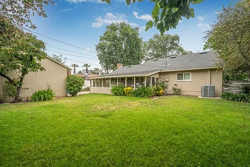3 bed, 1243 sqft, $995 — Photo 2