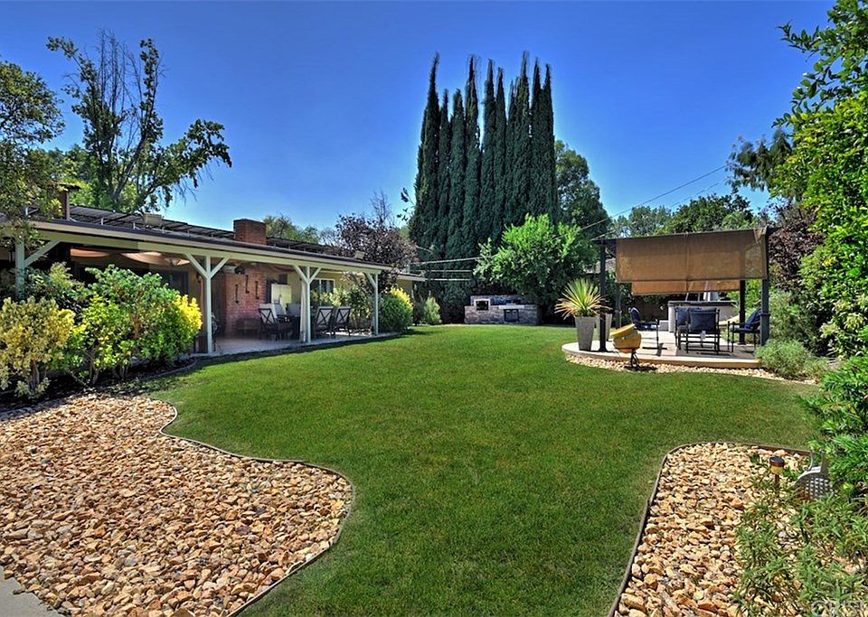1st image of 22441 Burbank Blvd