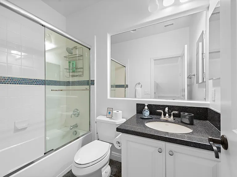 1 Julia St — Photo 35