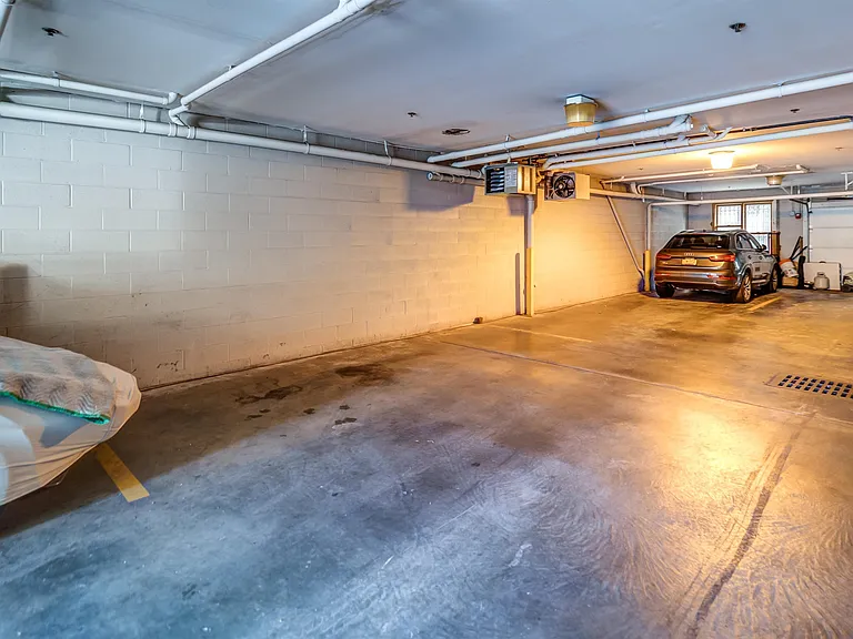 323 Jackson St — Photo 17