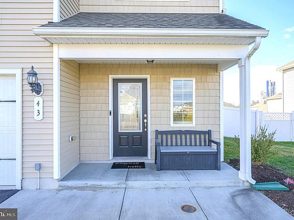 3rd image of 43 Sargent Ln