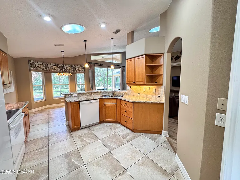 1315 Coconut Palm Cir — Photo 14