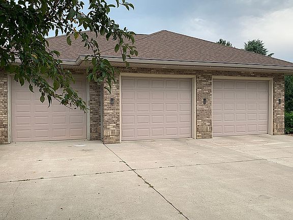 4th image of 814 Viking Cir