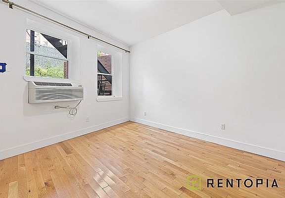 5th image of 32 Meserole St #5