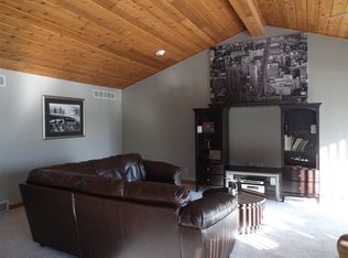 W1042 Crestview Cir, Baraboo, WI 53913