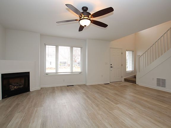 4th image of 117 Lakeside Dr