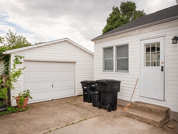 3rd image of 1619 Logan Ave