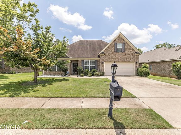 3rd image of 133 Parkview Grv