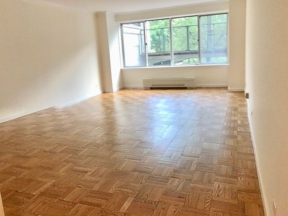 4th image of 210 Central Park S #2AA