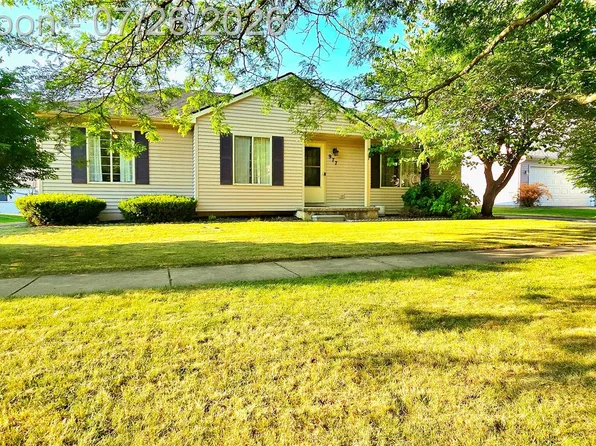 977 Town Trl, Pinckney, MI 48169