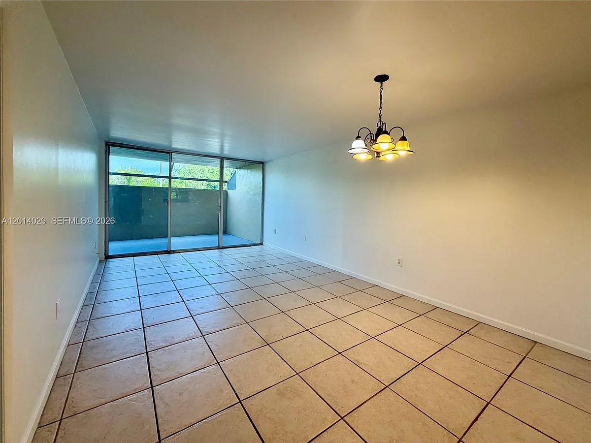 Building Photo - 10875 SW 112th Ave #115