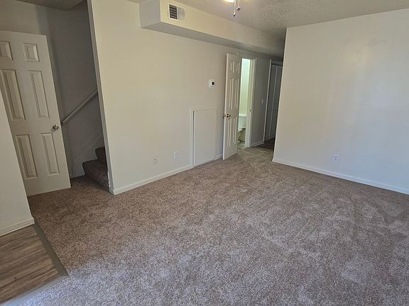 3rd image of 124 Villas Ct #C