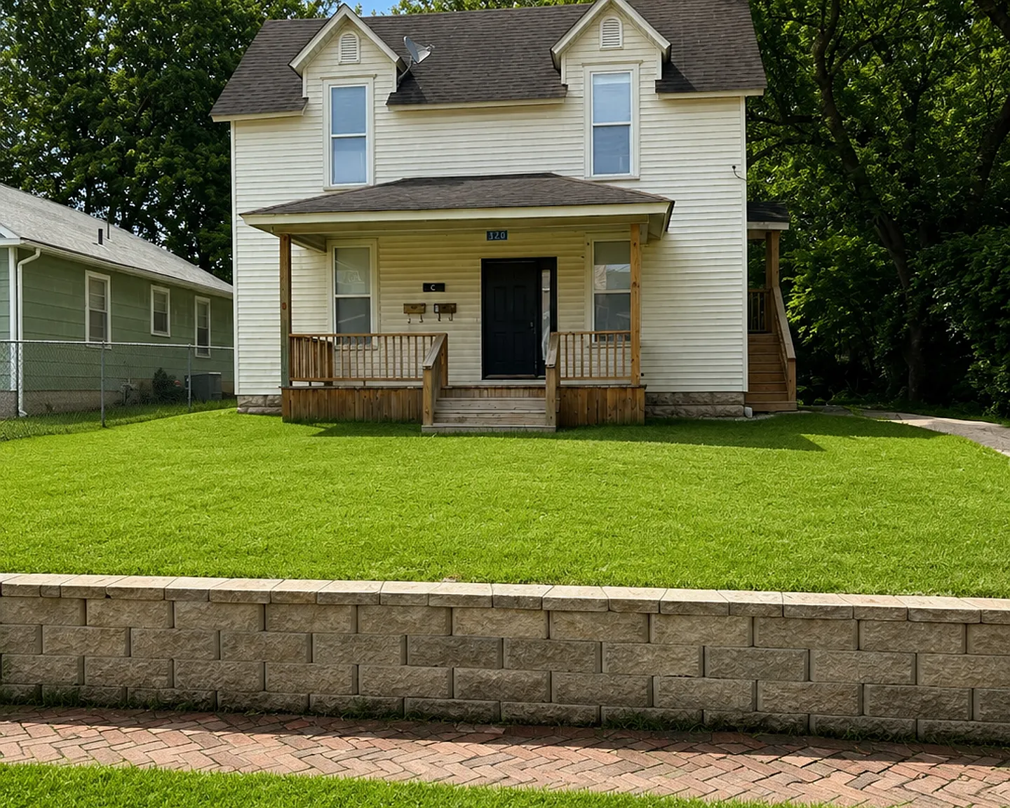 320 S Florence - Triplex — Photo 2
