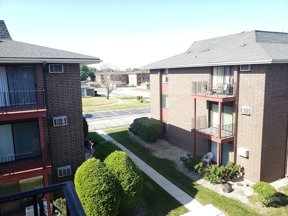 1st image of 15812 Terrace Dr #Oak3