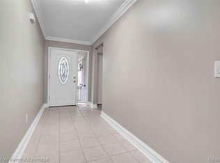 18410 Stamford St, Livonia, MI 48152