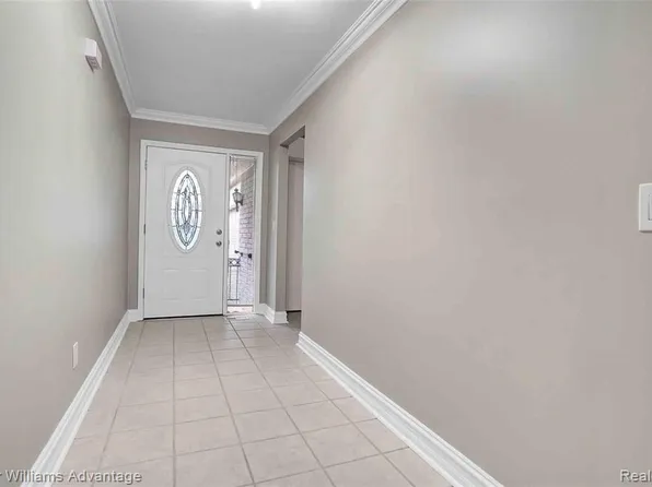 18410 Stamford St, Livonia, MI 48152