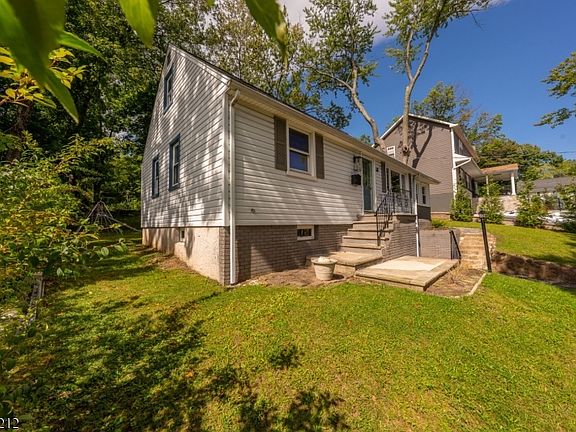 2nd image of 18 Lorelei Rd