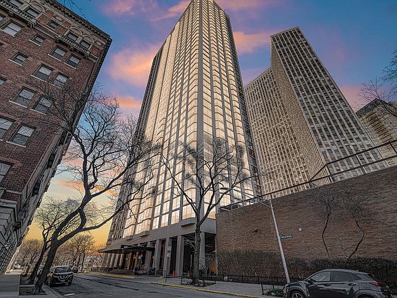 3rd image of 2650 N Lakeview Ave APT 1004