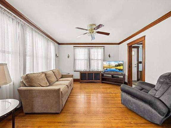 5th image of 35 Standard St