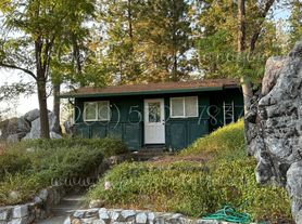 (*) Parrotts Ferry 22495, B- APT