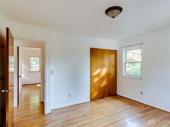 4th image of 5584 Breezewood Dr