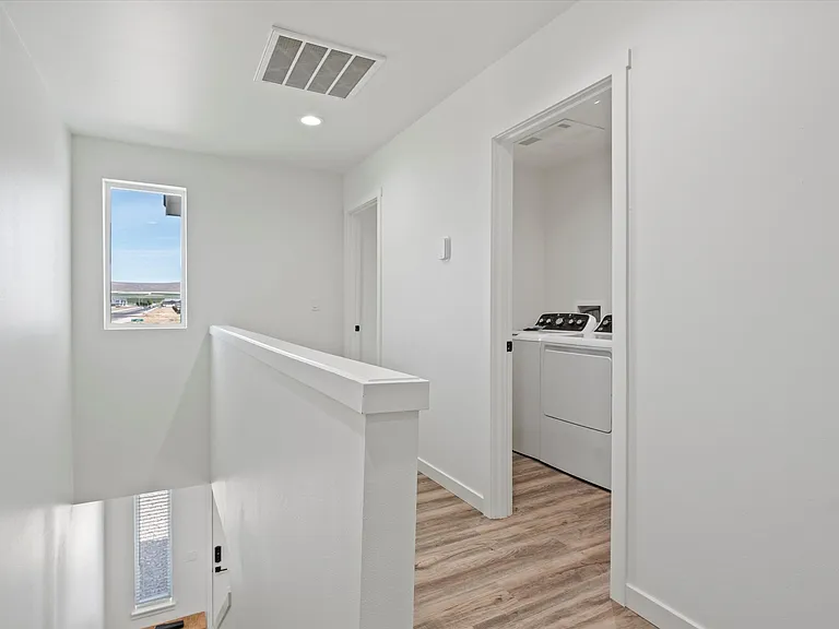 638 G St NE — Photo 14