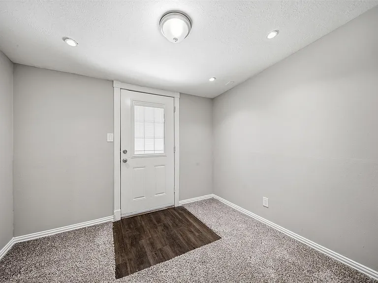 16310 Emberwood Dr — Photo 17