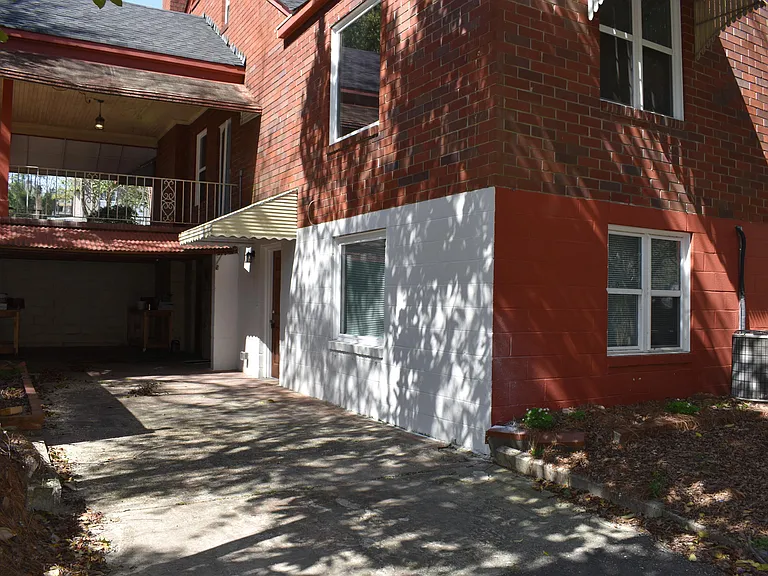 804 Hickman Rd #B — Photo 1