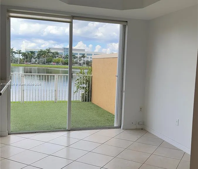 924 SW 143rd Ter — Photo 5