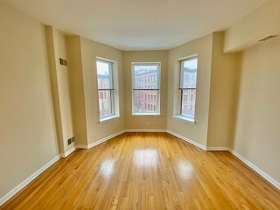 4th image of 1929 18th St NW #402
