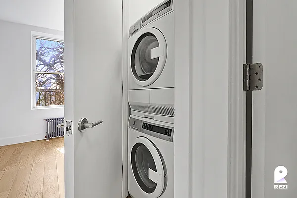 Rented by REZI | media 17