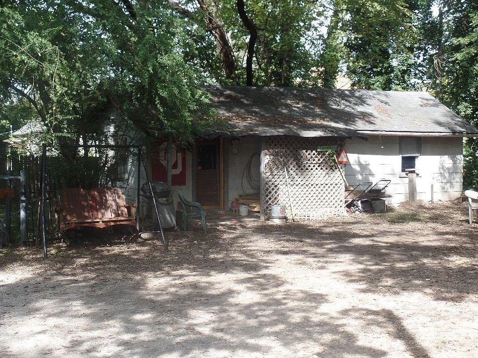 1st image of 409 E Jefferson St