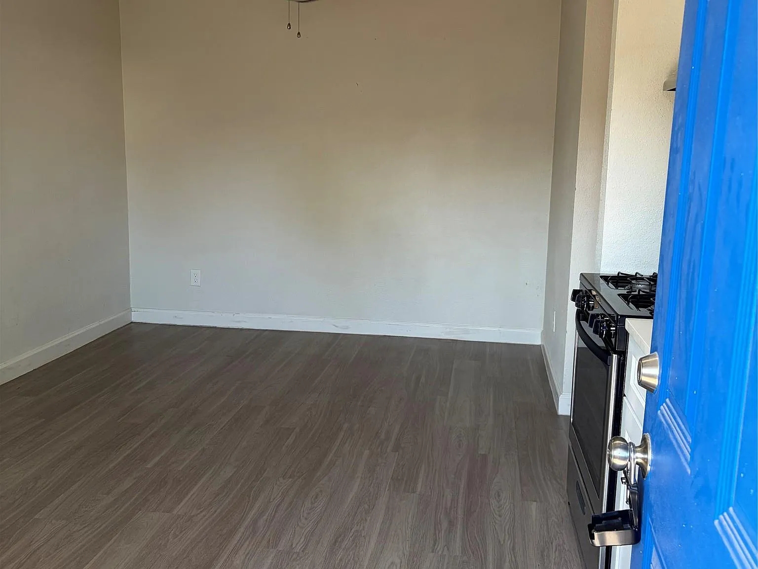 Studio, 1.0 bath, 2590 sqft, $875 — Photo 2