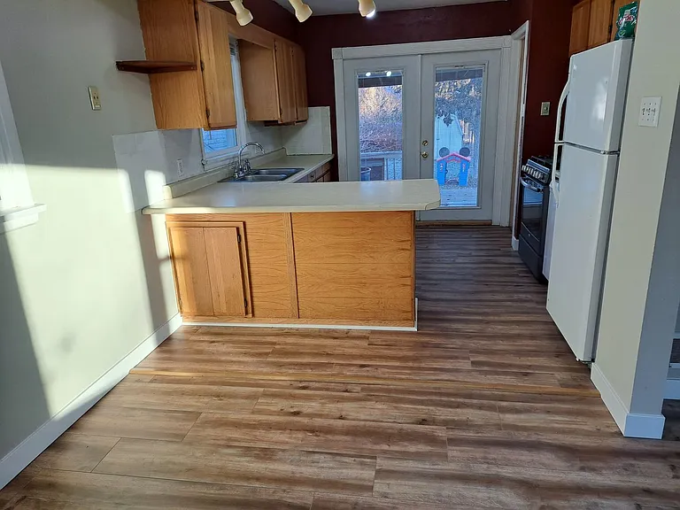 815 Avenue C — Photo 5