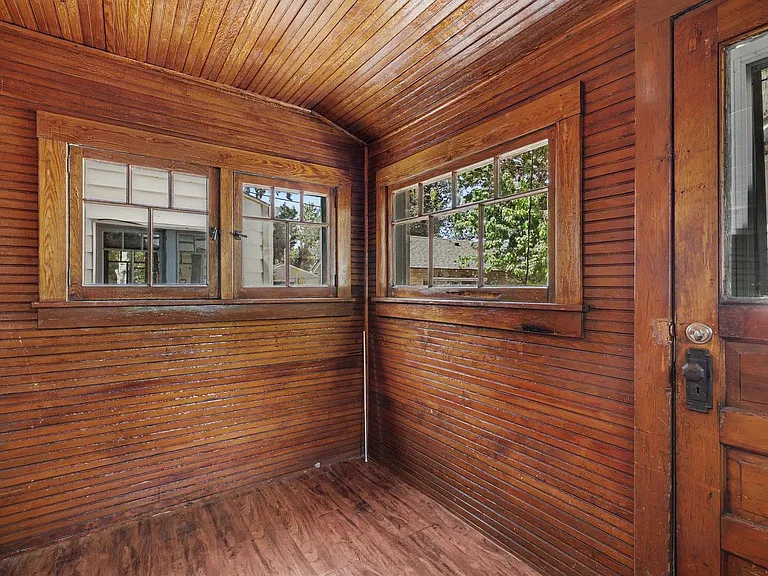 2123 S Franklin St — Photo 16
