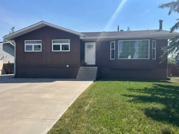 235 S 50th St W, Raymond, AB T0K 2S0