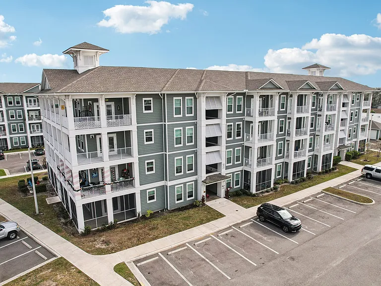 ShoreView Waterfront Apartments — Photo 9