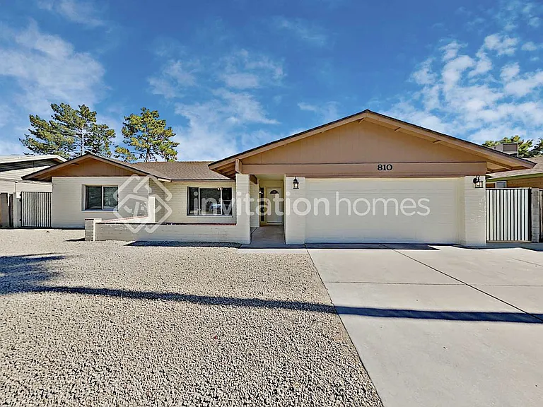 810 E Todd Dr — Photo 1