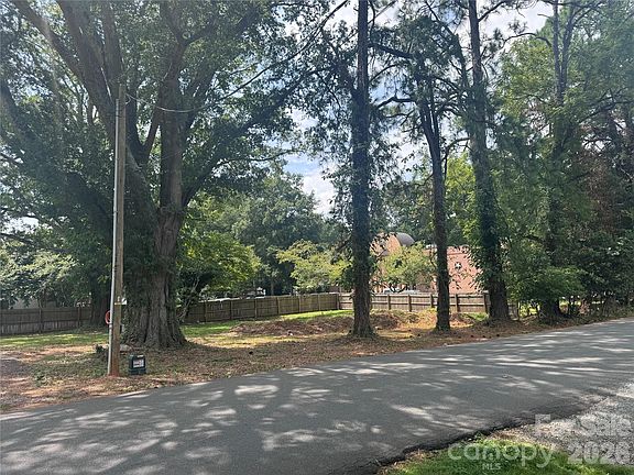 3rd image of 4420/4424 Castleton Rd
