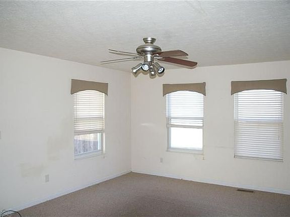 5th image of 630 Ellen Dr