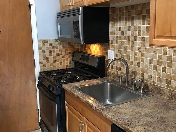 5th image of 458-460 Eastern Ave #3