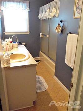 5th image of 295 Gentry St