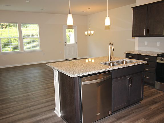 4th image of 869 Falls Grove Trl