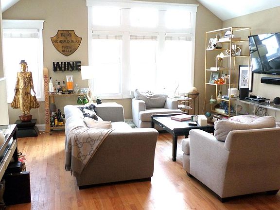3rd image of 1852 N Bissell St #2