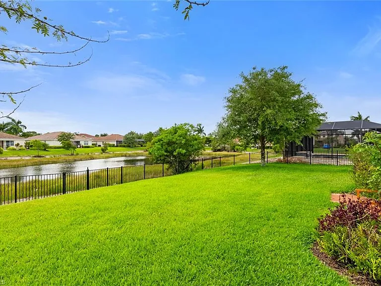 2290 Vermont Ln — Photo 32