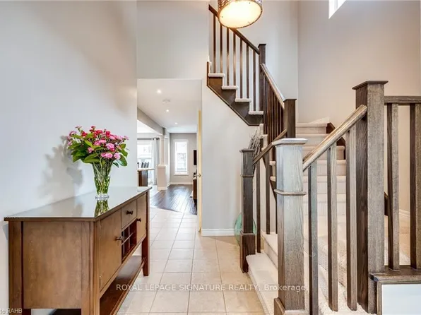 8 Blue Ribbon Way, Hamilton, ON L0R 1C0