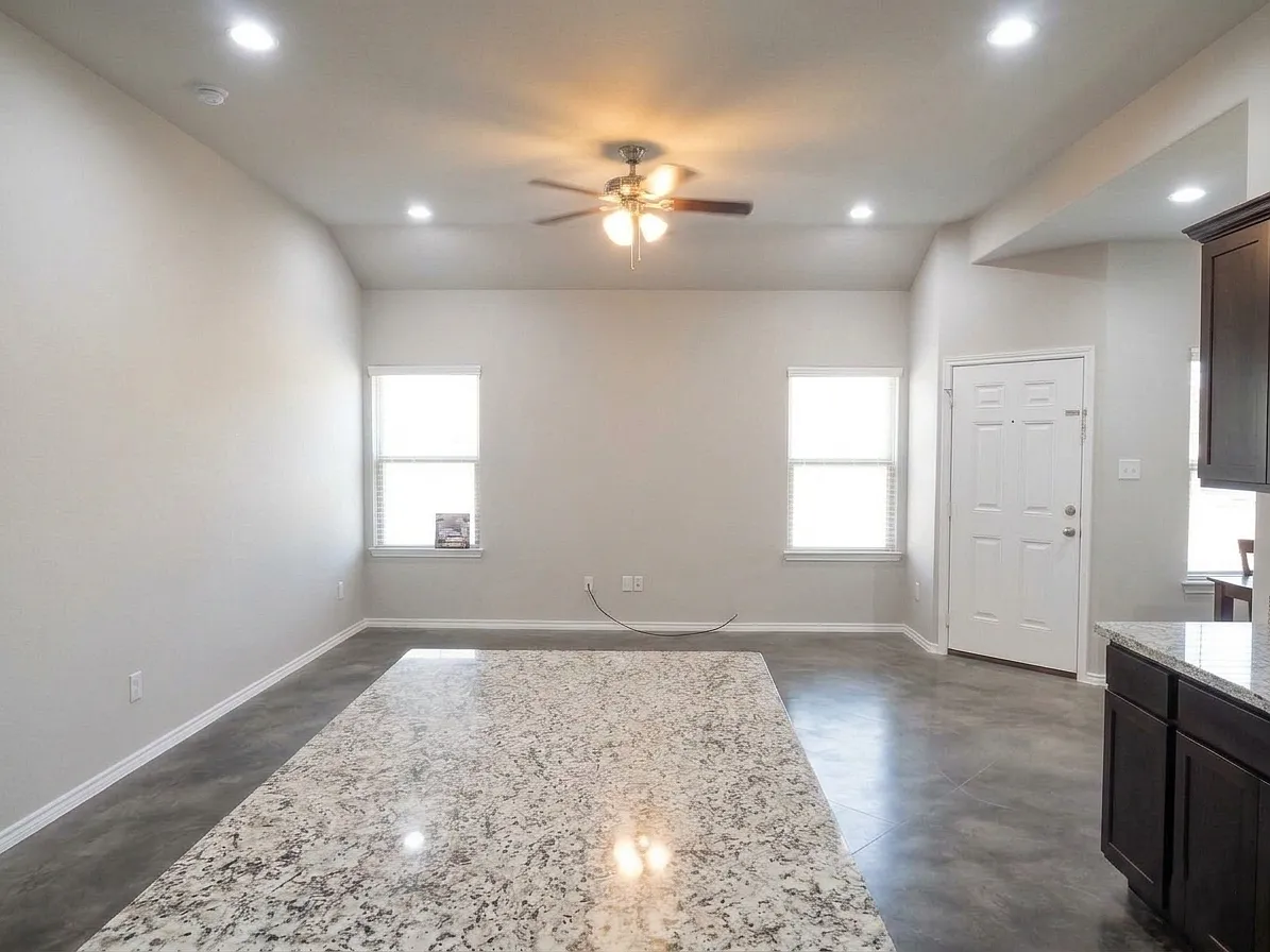 2 bed, 1120 sqft, $1,375 — Photo 2